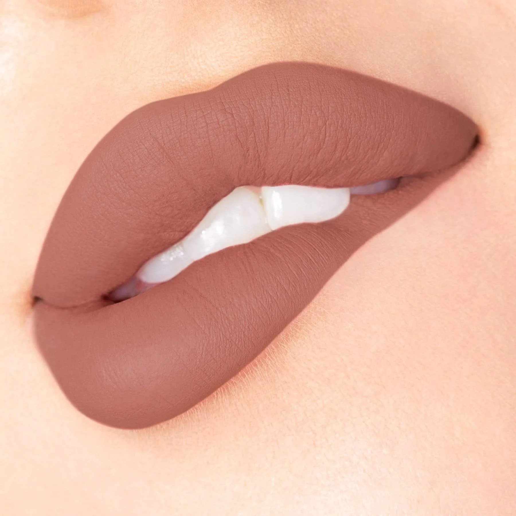 Velvet Matte 12hr Liquid Lip 4. Chiffon   Free Mini